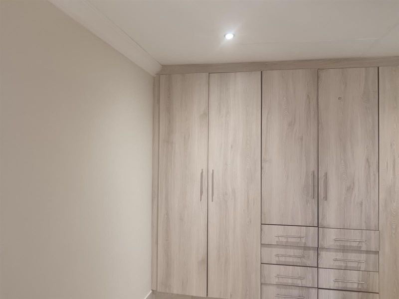 House For Sale in Strubensvallei, Roodepoort - Photo 10