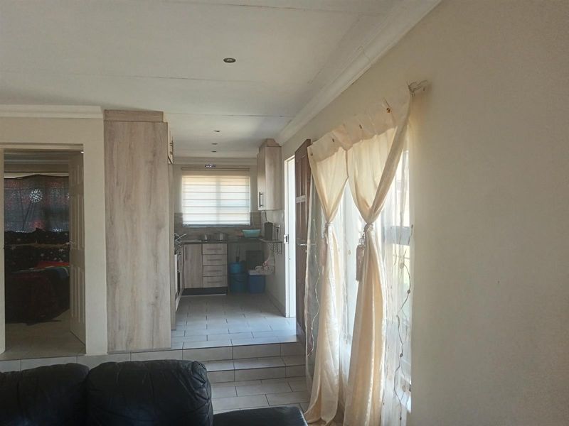 House For Sale in Strubensvallei, Roodepoort - Photo 3