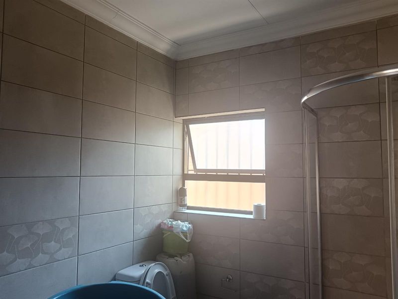 House For Sale in Strubensvallei, Roodepoort - Photo 8