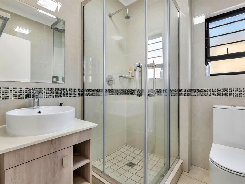 Two Bedroom Ground Floor Apartment - Photo 8