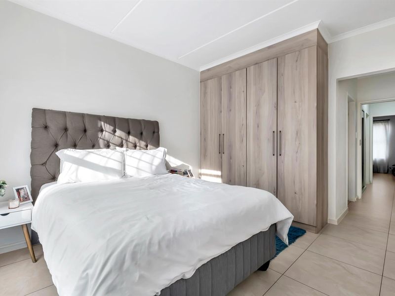 Two Bedroom Ground Floor Apartment - Photo 10