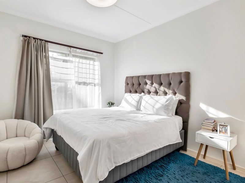 Two Bedroom Ground Floor Apartment - Photo 9