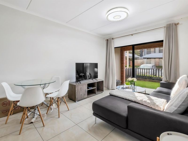 Two Bedroom Ground Floor Apartment - Photo 2