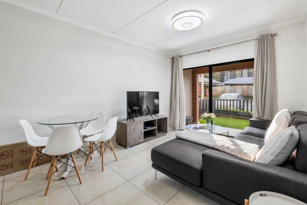 Two Bedroom Ground Floor Apartment - Photo 2