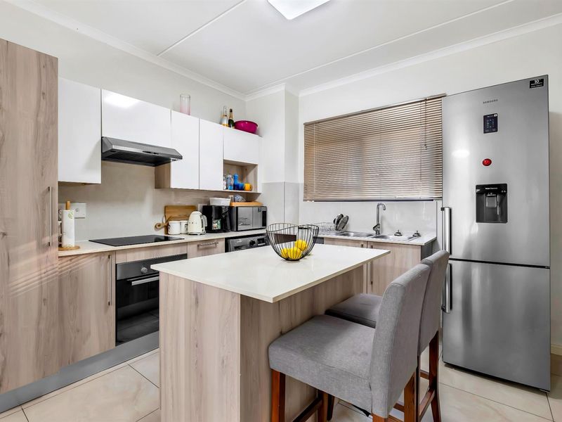 Two Bedroom Ground Floor Apartment - Photo 5