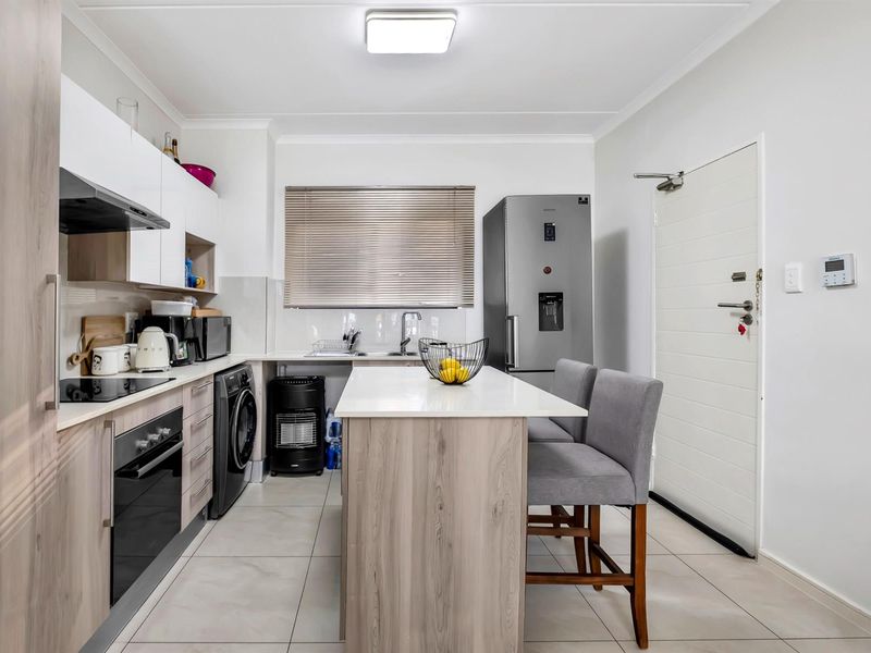 Two Bedroom Ground Floor Apartment - Photo 4