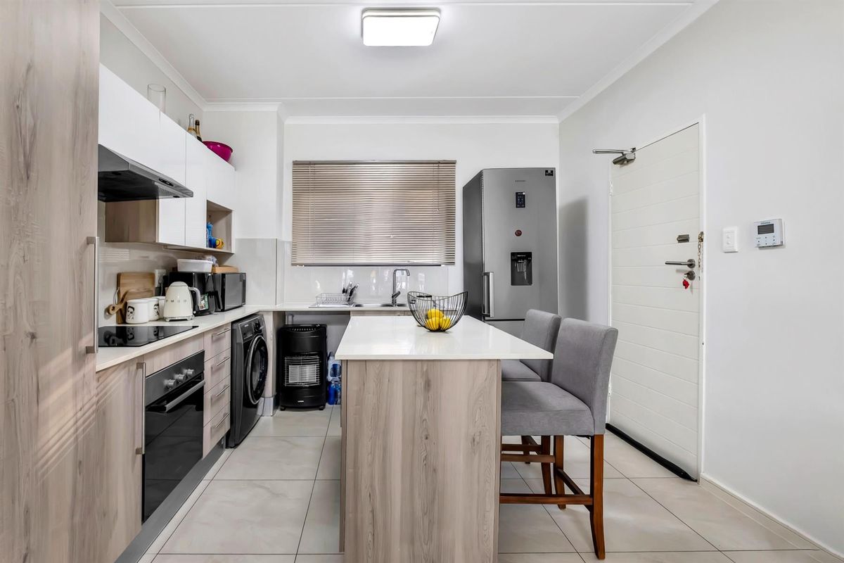 Two Bedroom Ground Floor Apartment - Photo 4