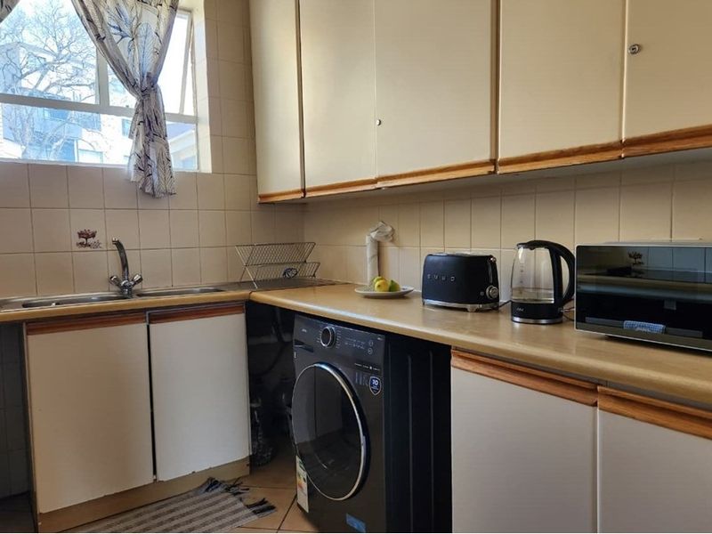 Apartment For Sale in Illovo, Sandton - Photo 2