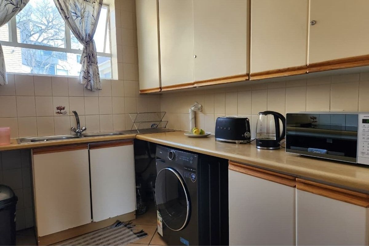 Apartment For Sale in Illovo, Sandton - Photo 2