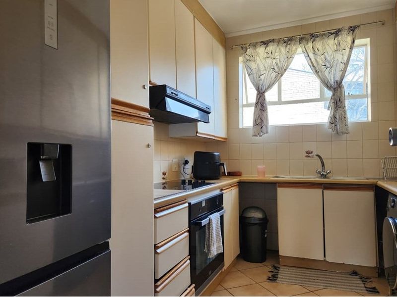 Apartment For Sale in Illovo, Sandton - Photo 3