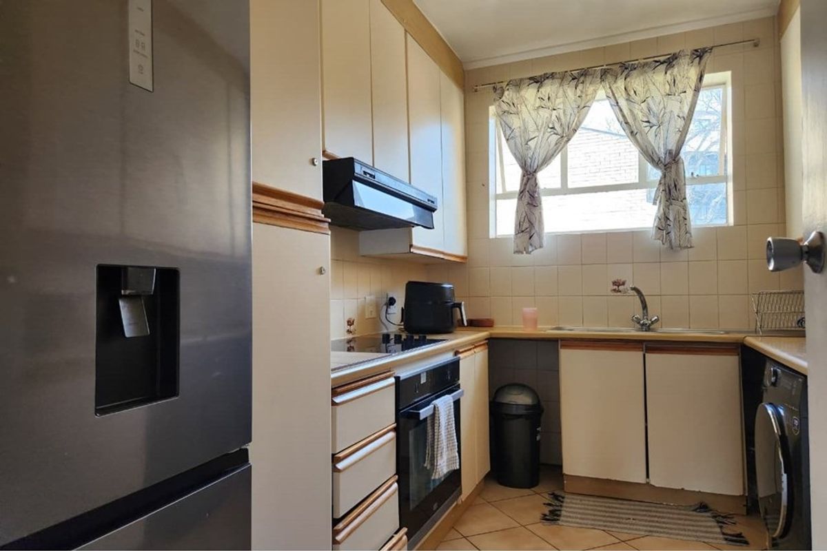 Apartment For Sale in Illovo, Sandton - Photo 3