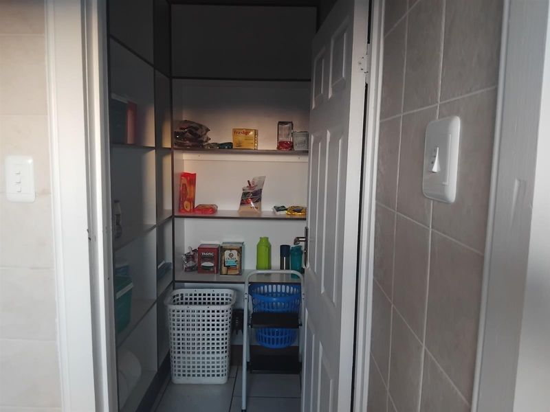 House For Sale in Vanes Estate, Uitenhage - Photo 6