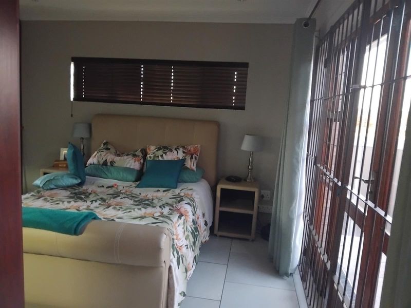 House For Sale in Vanes Estate, Uitenhage - Photo 8