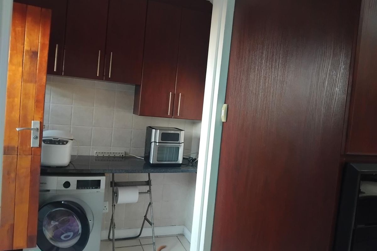 House For Sale in Vanes Estate, Uitenhage - Photo 5