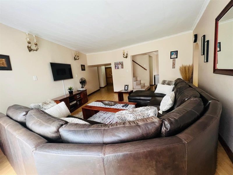 4-Bedroom House For Sale in Flora Gardens, Vanderbijlpark - Photo 10