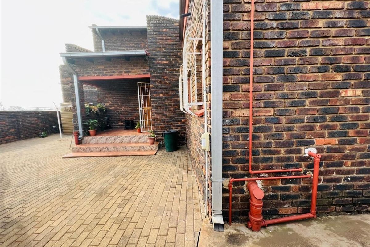 4-Bedroom House For Sale in Flora Gardens, Vanderbijlpark - Photo 3