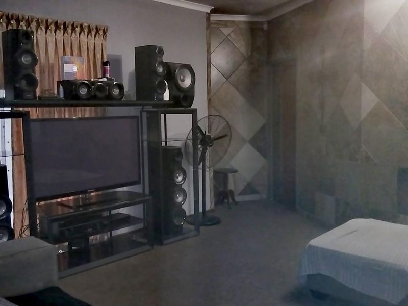 House For Sale in Del Judor Witbank ext 4 - Photo 10