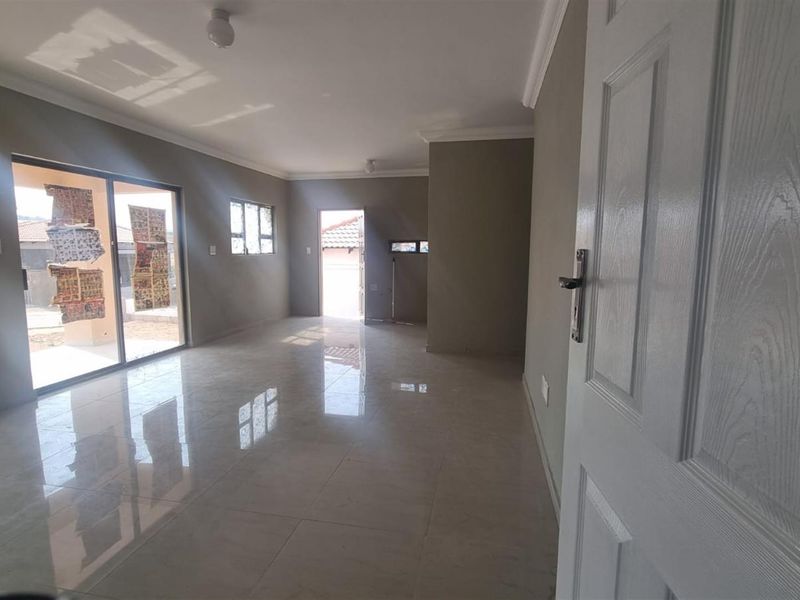 House For Sale in Kamagugu, Nelspruit - Photo 2