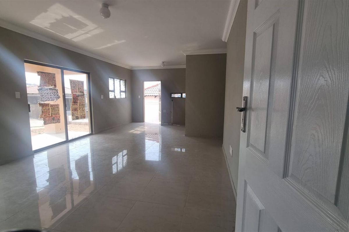 House For Sale in Kamagugu, Nelspruit - Photo 2