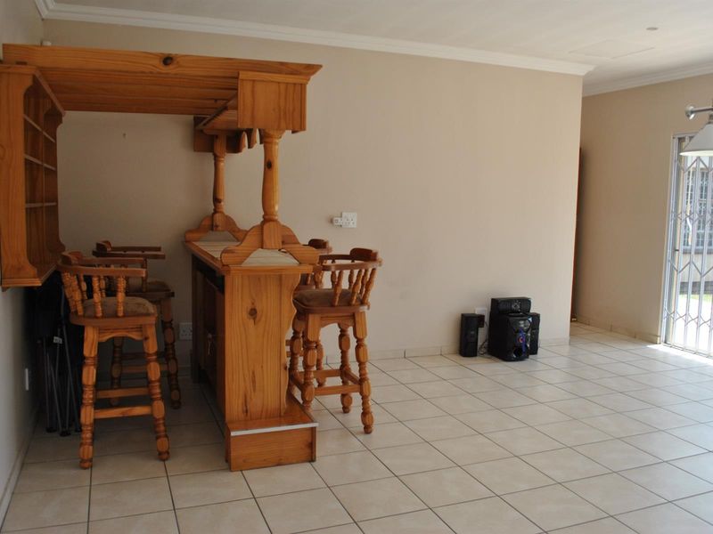 Reduced - Beautiful House To Rent in Sunward Park, Boksburg - Photo 3