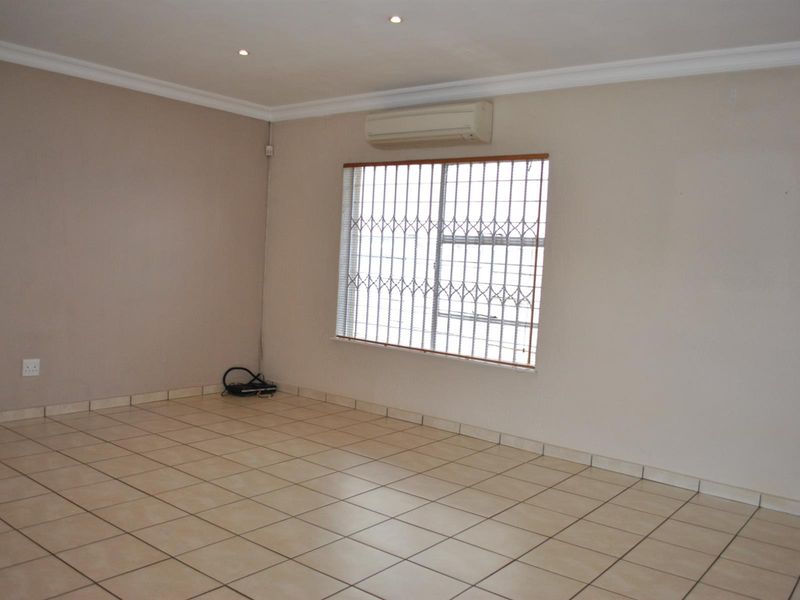 Reduced - Beautiful House To Rent in Sunward Park, Boksburg - Photo 4