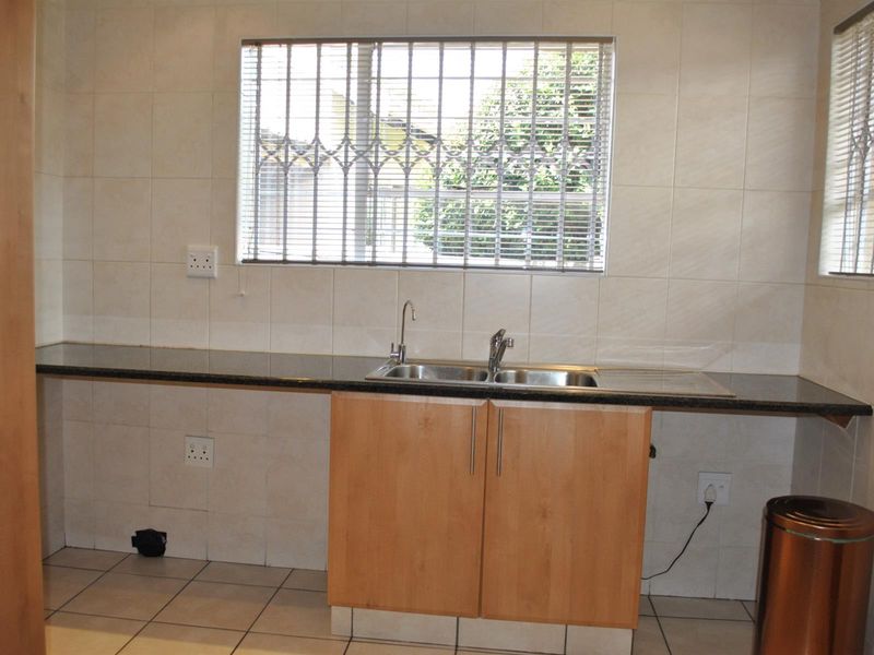 Reduced - Beautiful House To Rent in Sunward Park, Boksburg - Photo 9