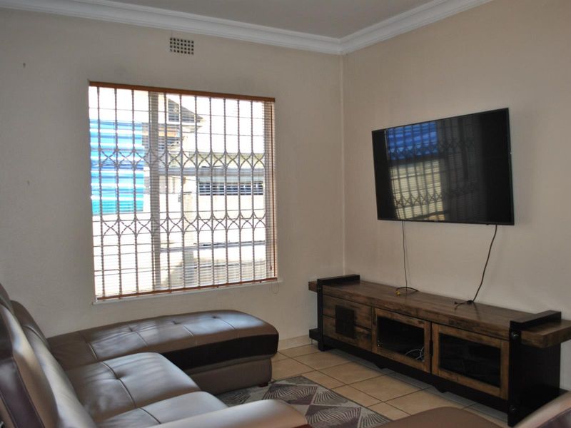 Reduced - Beautiful House To Rent in Sunward Park, Boksburg - Photo 6