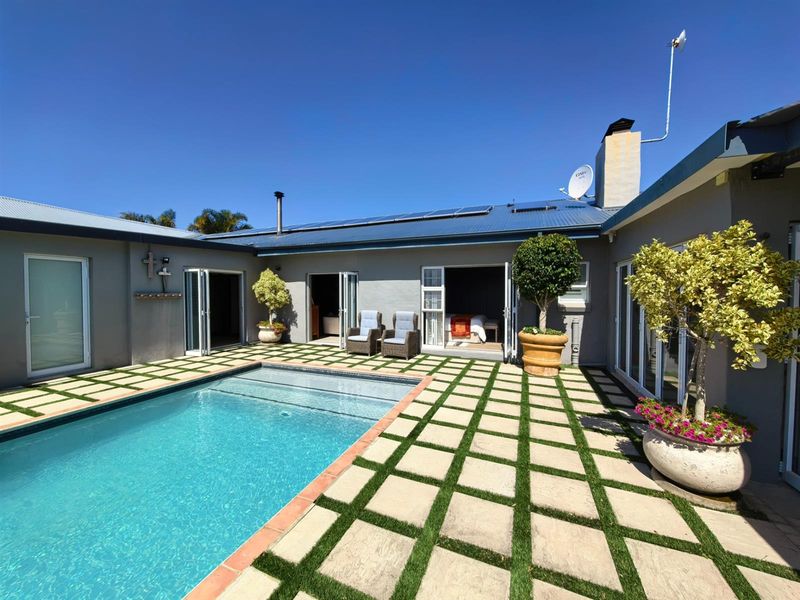 6 Bedroom House For Sale in Groot Brakrivier Central, Groot Brakrivier - Photo 5