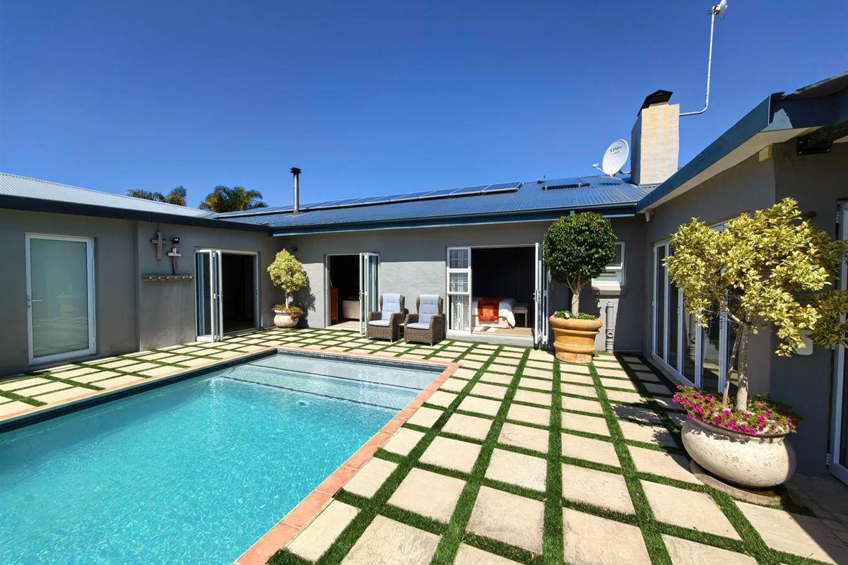 6 Bedroom House For Sale in Groot Brakrivier Central, Groot Brakrivier - Photo 5