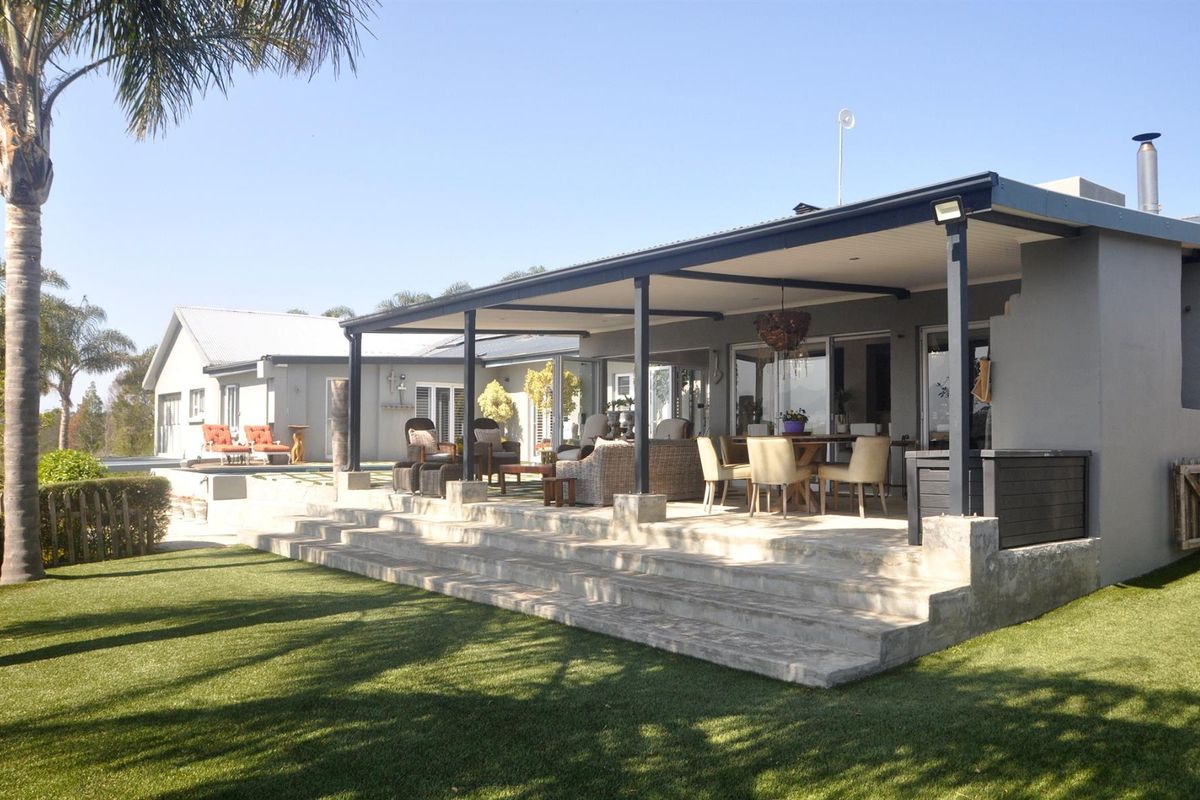 6 Bedroom House For Sale in Groot Brakrivier Central, Groot Brakrivier - Photo 2