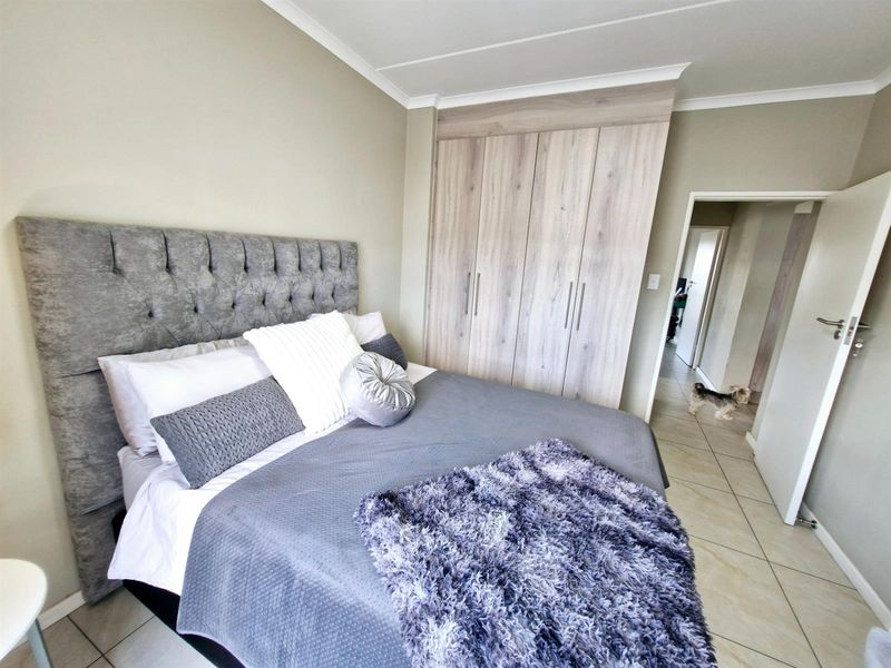 Stylish, Luxurious apartment ready to move in and enjoy - Photo 10