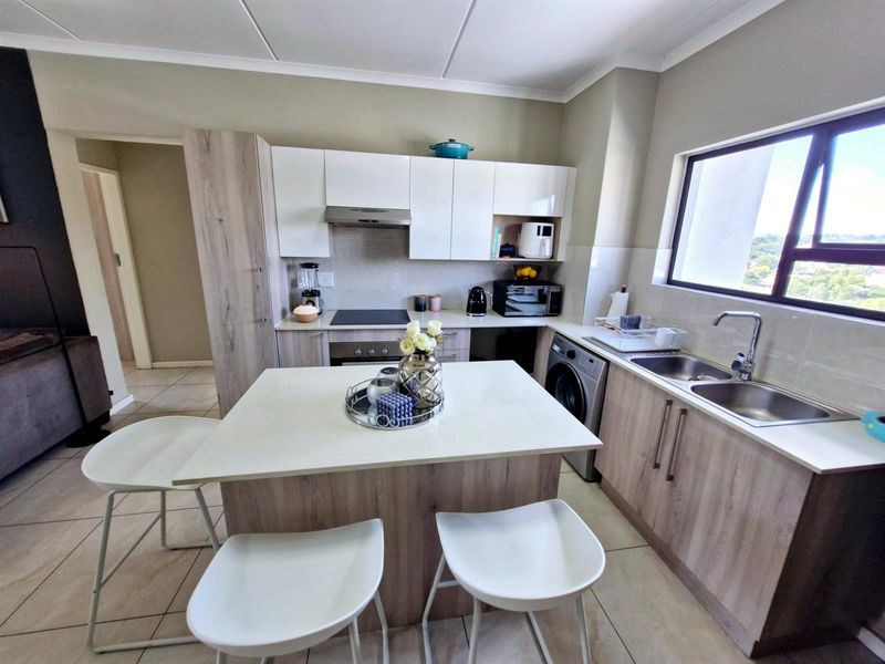 Stylish, Luxurious apartment ready to move in and enjoy - Photo 5