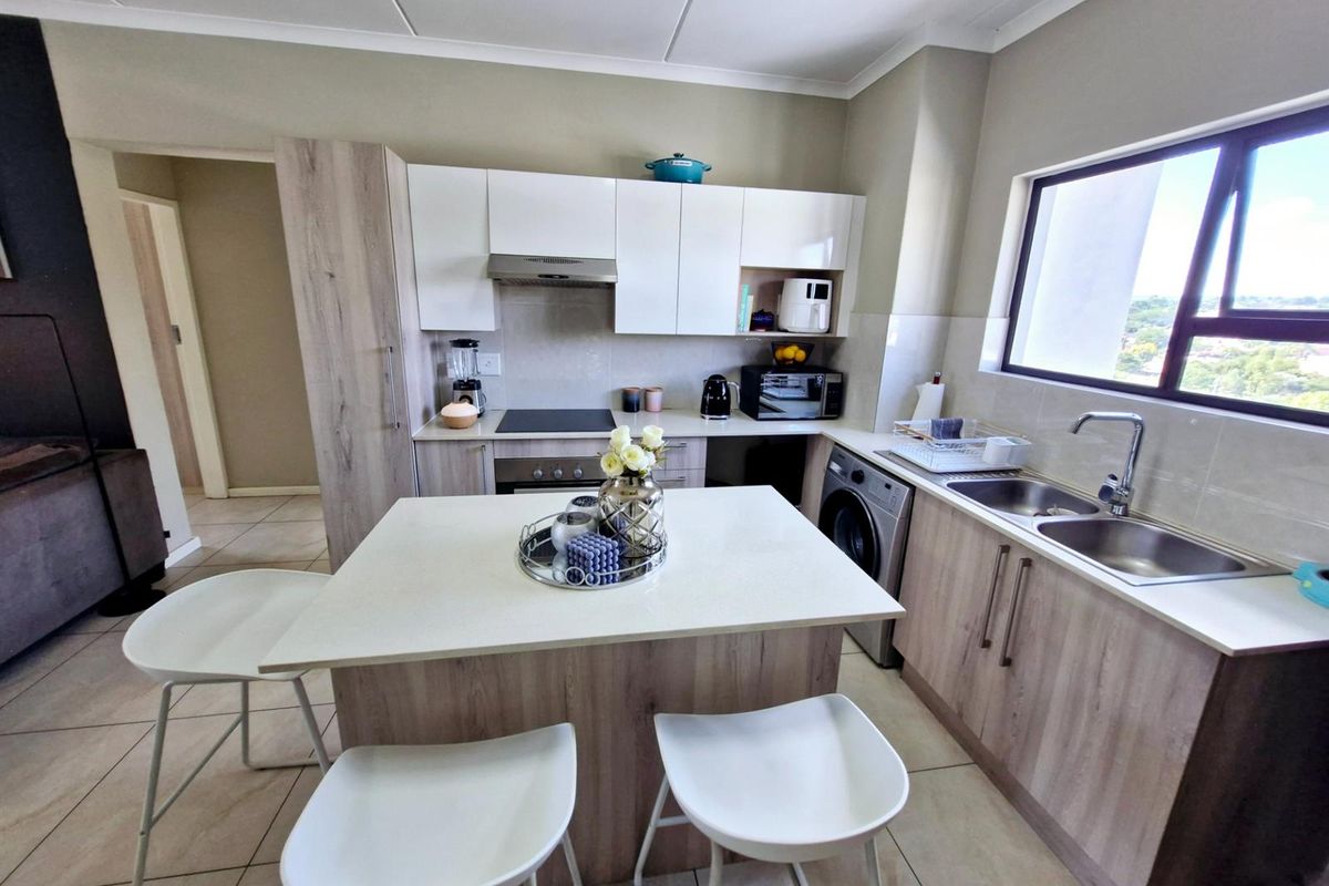 Stylish, Luxurious apartment ready to move in and enjoy - Photo 5