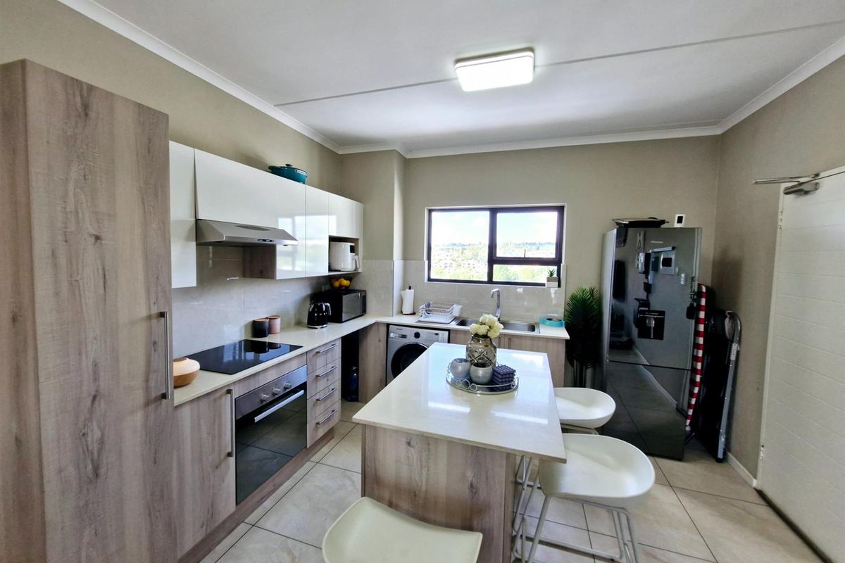 Stylish, Luxurious apartment ready to move in and enjoy - Photo 4