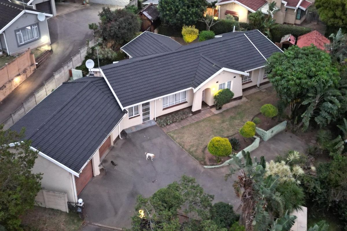 4 Bedroom House For Sale in New Germany, KwaZulu Natal - Photo 2