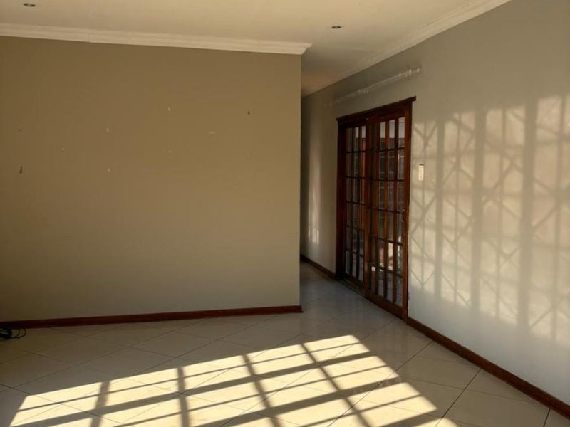 Three Bedroom Townhouse For Sale in Bendor, Polokwane - Photo 9