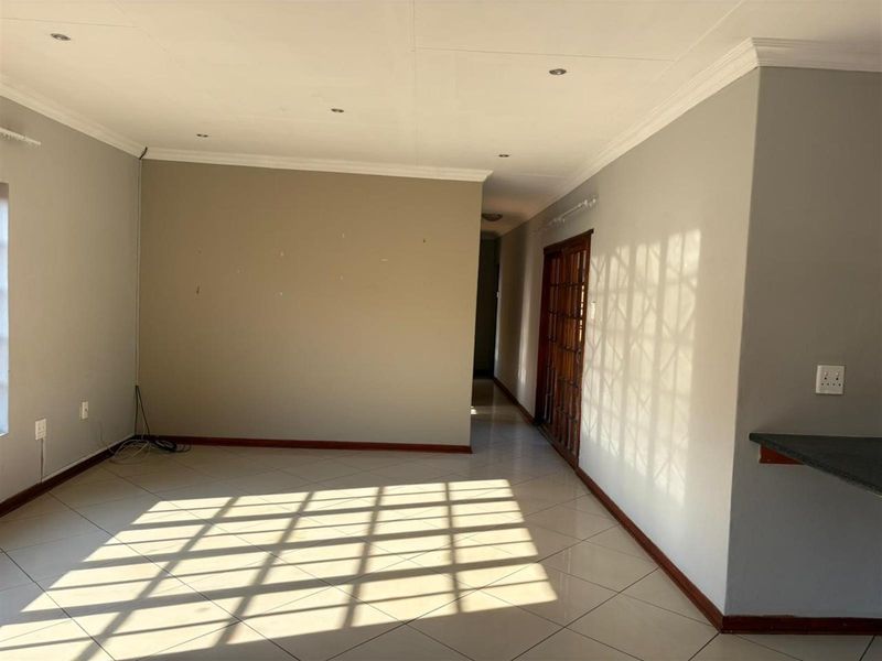 Three Bedroom Townhouse For Sale in Bendor, Polokwane - Photo 6