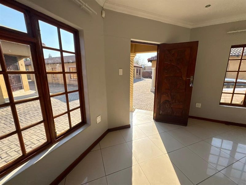 Three Bedroom Townhouse For Sale in Bendor, Polokwane - Photo 3