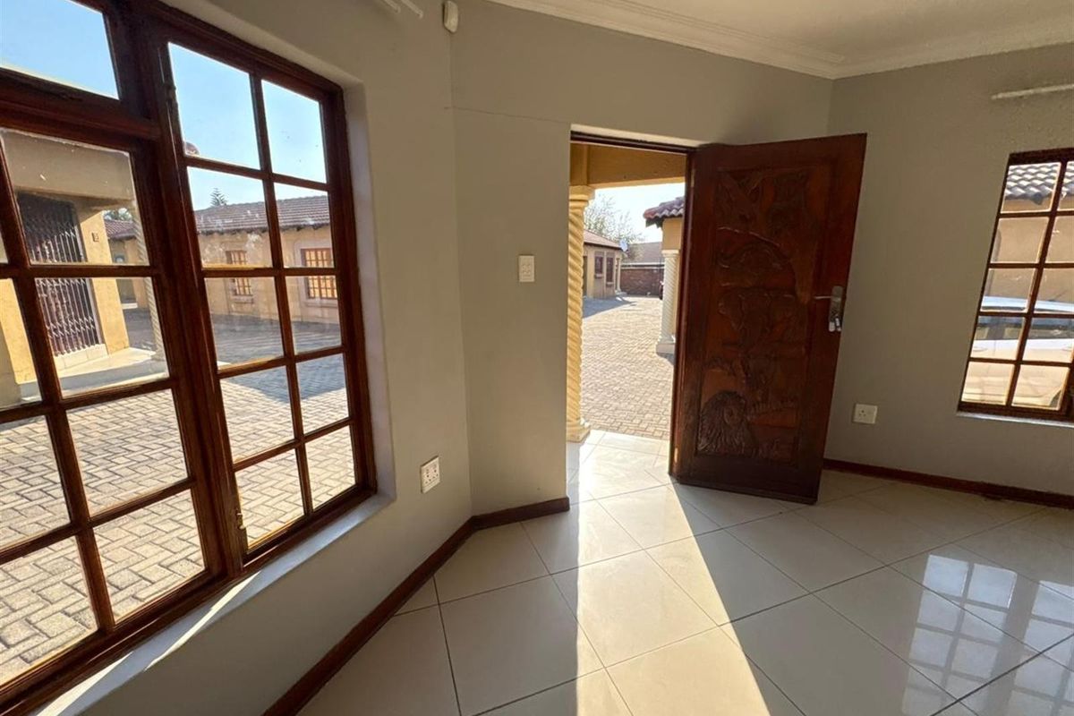 Three Bedroom Townhouse For Sale in Bendor, Polokwane - Photo 3