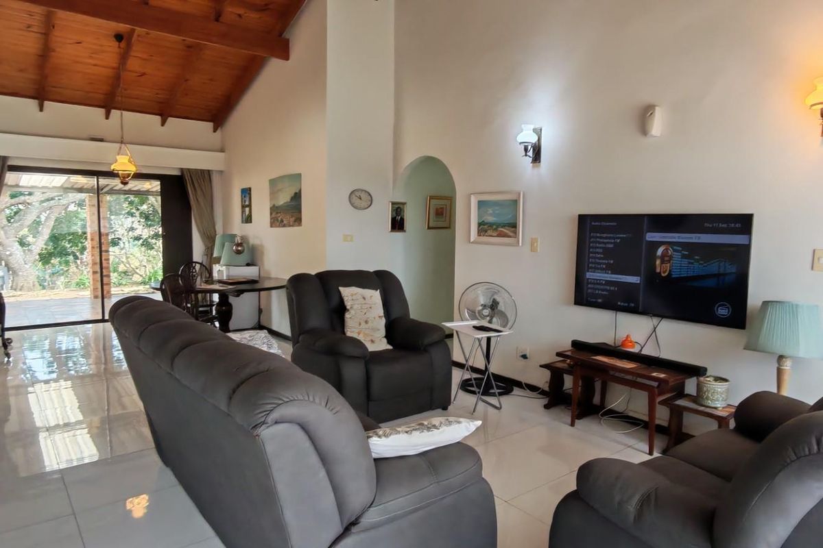 Accent on views!  3 bedroom house with flat in Ramsgate, Margate, KwaZulu Natal - Photo 5