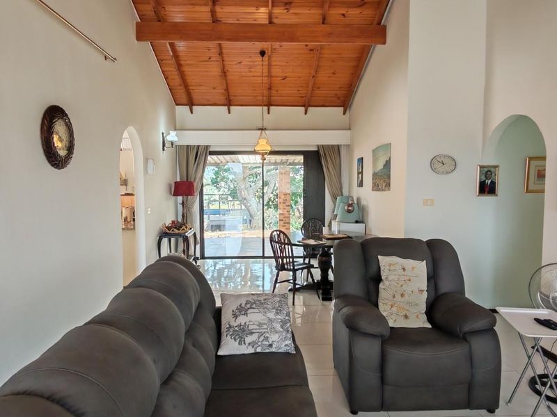 Accent on views!  3 bedroom house with flat in Ramsgate, Margate, KwaZulu Natal - Photo 7