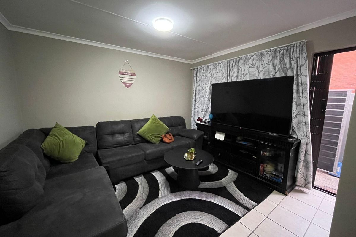 House for Sale in Port Elizabeth - Photo 5