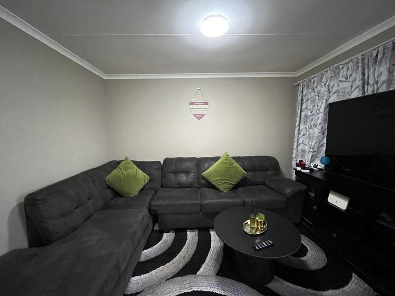 House for Sale in Port Elizabeth - Photo 3