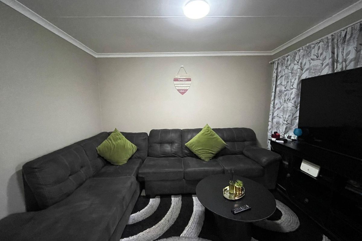 House for Sale in Port Elizabeth - Photo 3