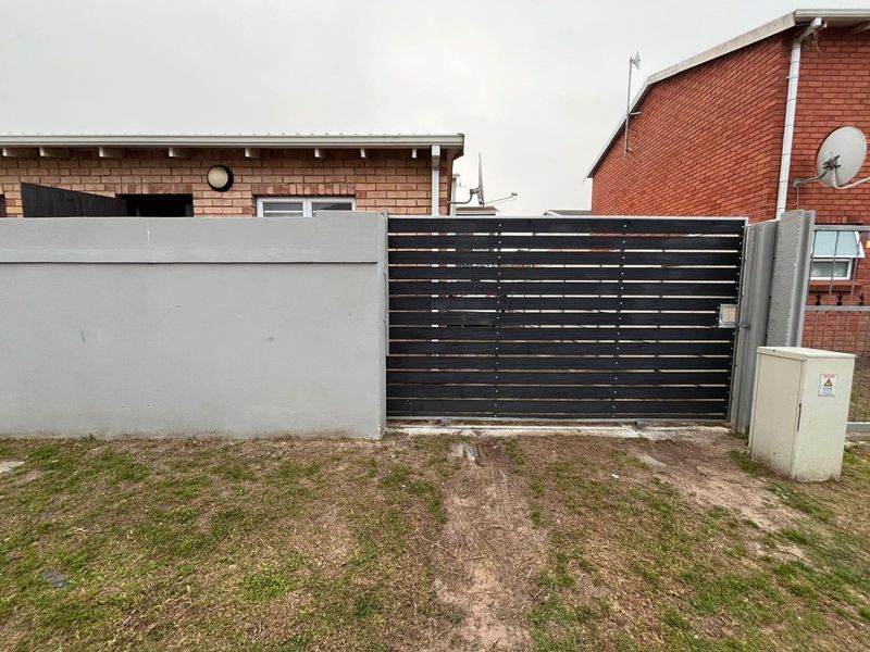 House for Sale in Port Elizabeth - Photo 1