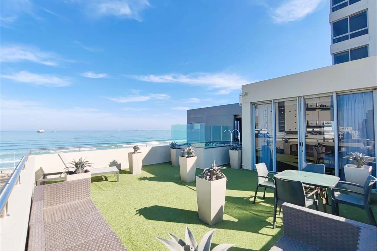 Luxurious Penthouse with Private Pool For Sale - Bloubergstrand - Photo 2