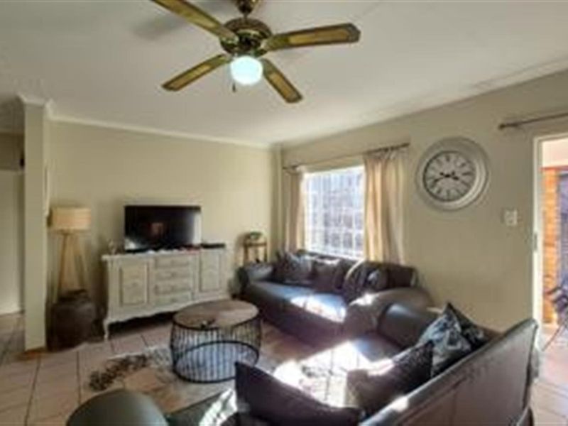Townhouse Living in Sought-After Aviary Hill - Photo 2