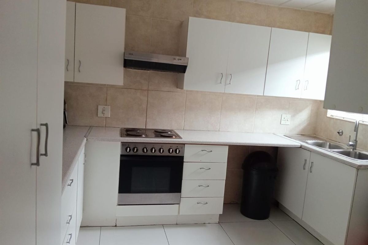 Townhouse For Sale in Blackheath, Randburg - Photo 3