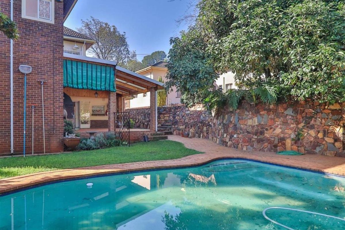 A Rare Find in Muckleneuk: Ideal for Families or Investors - Photo 2