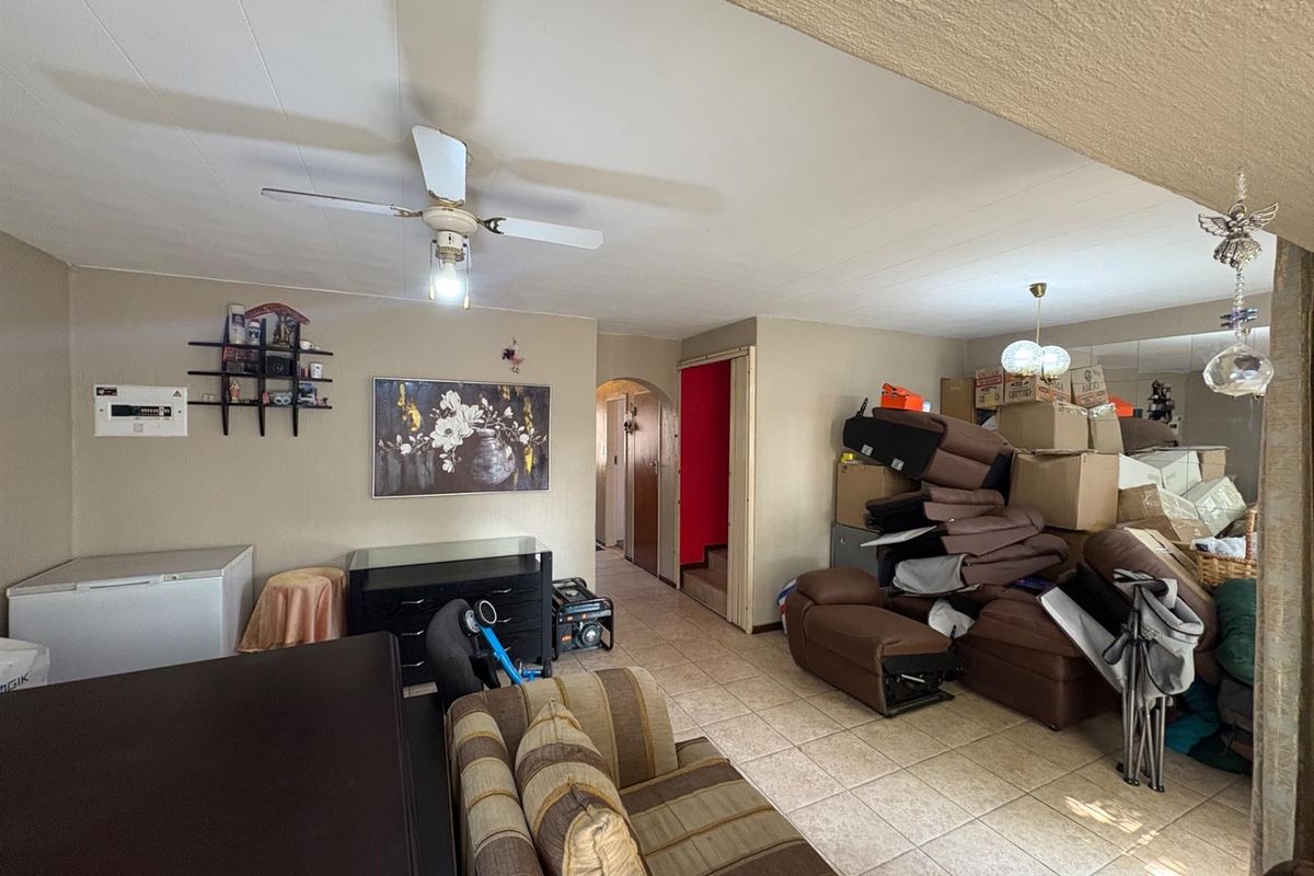 Townhouse For Sale in Horizon View, Roodepoort - Photo 5